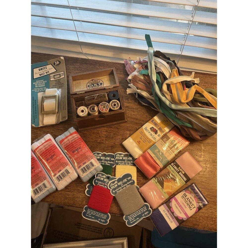 Lot Vintage Sewing Items Coates Display Box, Bindings, Zippers Galore, Buckle